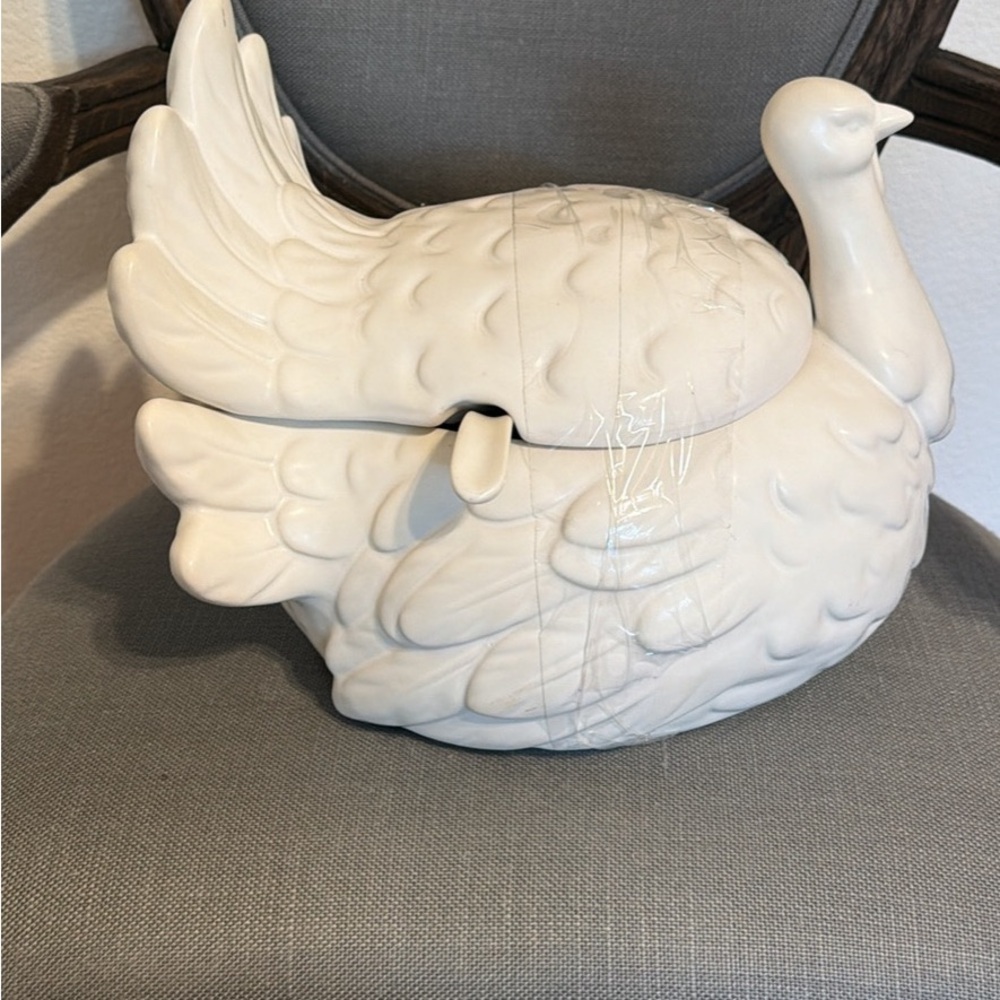 Pottery Barn Rustic Cream Turkey Tureen - Picture 4 of 4